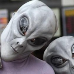 Ziemianie zaprzyjaźnią się z kosmitami 