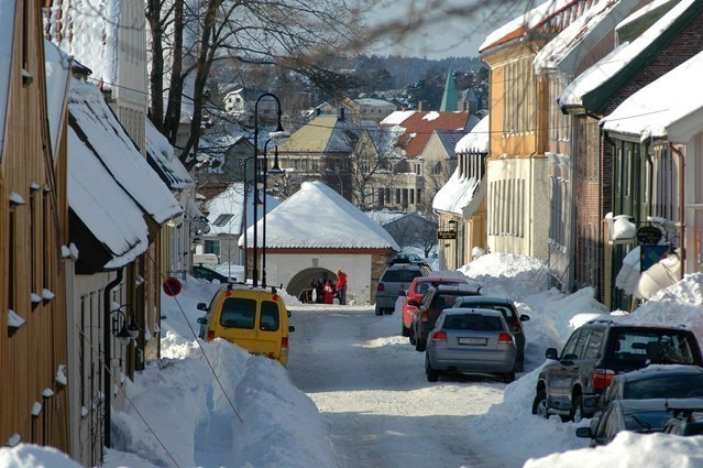 Czym posypujemy chodniki i ulice zimą?